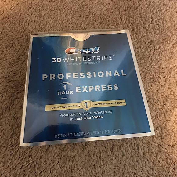 Crest 3-D professional strips teeth whitening - Picture 2 of 10